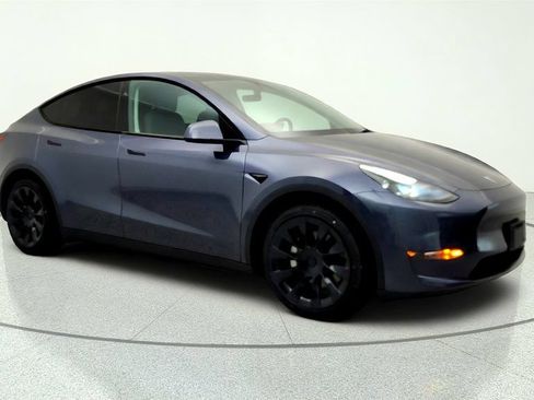 Used 2023 Tesla Model Y Long Range AWD/4WD image 3