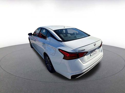 Used 2025 Nissan Altima 2.5 SV image 6