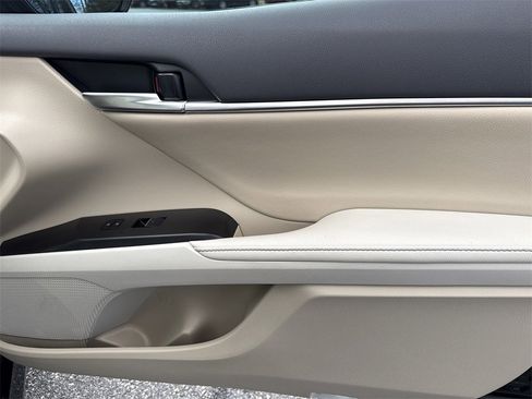 Used 2024 Toyota Camry XLE w/ Navigation Package image 14