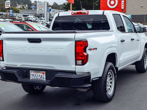 Used 2024 Chevrolet Colorado W/T AWD/4WD image 18