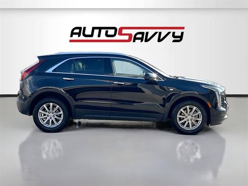Used 2023 Cadillac XT4 Luxury w/ Cold Weather Package image 8