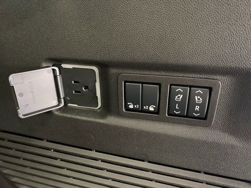 Certified 2025 Chevrolet Suburban High Country image 15