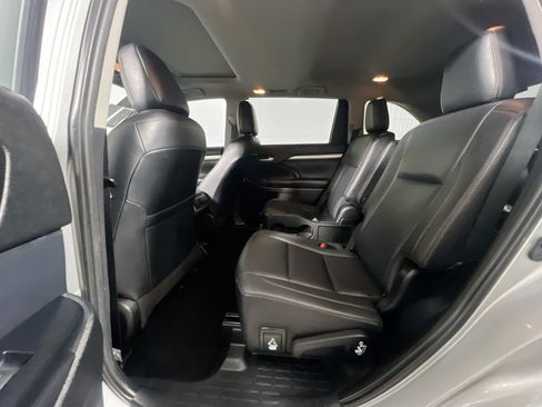 Used 2019 Toyota Highlander XLE FWD image 29