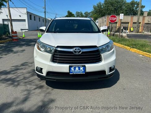Used 2016 Toyota Highlander XLE AWD/4WD image 3