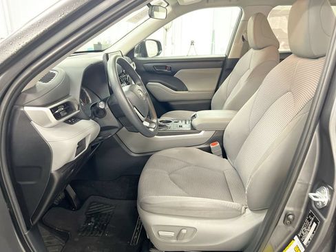 Used 2022 Toyota Highlander L FWD image 18