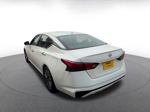 Used 2025 Nissan Altima 2.5 SV image 13