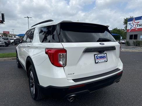 Used 2022 Ford Explorer XLT w/ Equipment Group 202A RWD image 3