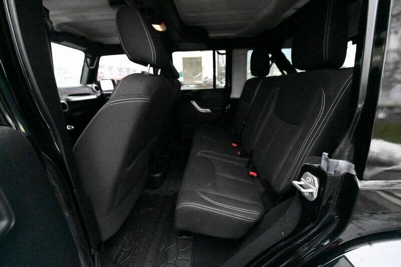 Used 2015 Jeep Wrangler Unlimited Sahara w/ Dual Top Group AWD/4WD image 29