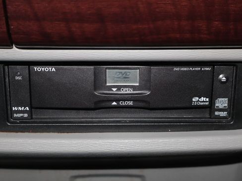 Used 2014 Toyota Sienna XLE w/ XLE Premium Package FWD image 33