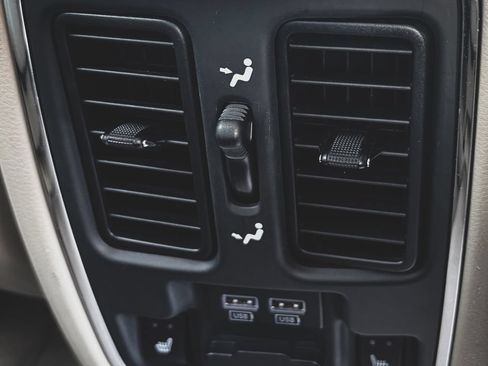 Used 2014 Jeep Grand Cherokee Overland AWD/4WD image 29