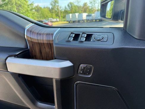 Used 2019 Ford F150 Lariat w/ Equipment Group 502A Luxury AWD/4WD image 12