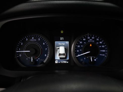 Used 2017 Toyota Sienna XLE w/ XLE Navigation Package FWD image 31