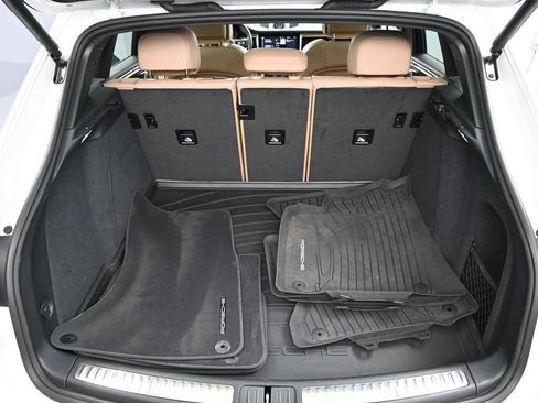 Certified 2023 Porsche Macan AWD/4WD image 25