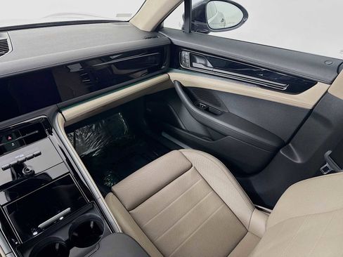 Certified 2025 Porsche Panamera RWD image 24