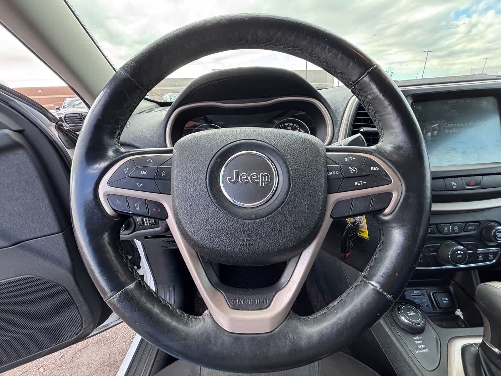 Used 2017 Jeep Cherokee Latitude w/ Safety/Convenience Group AWD/4WD image 15