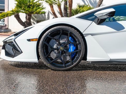 New 2026 Lamborghini Revuelto image 9