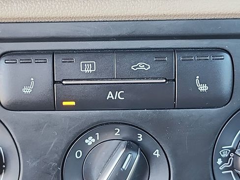 Used 2013 Volkswagen Beetle TDI image 7