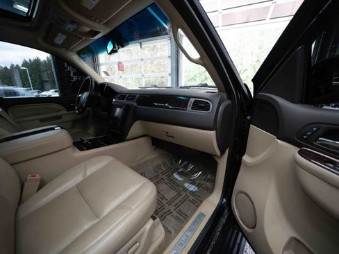Used 2013 GMC Yukon XL Denali AWD/4WD image 26