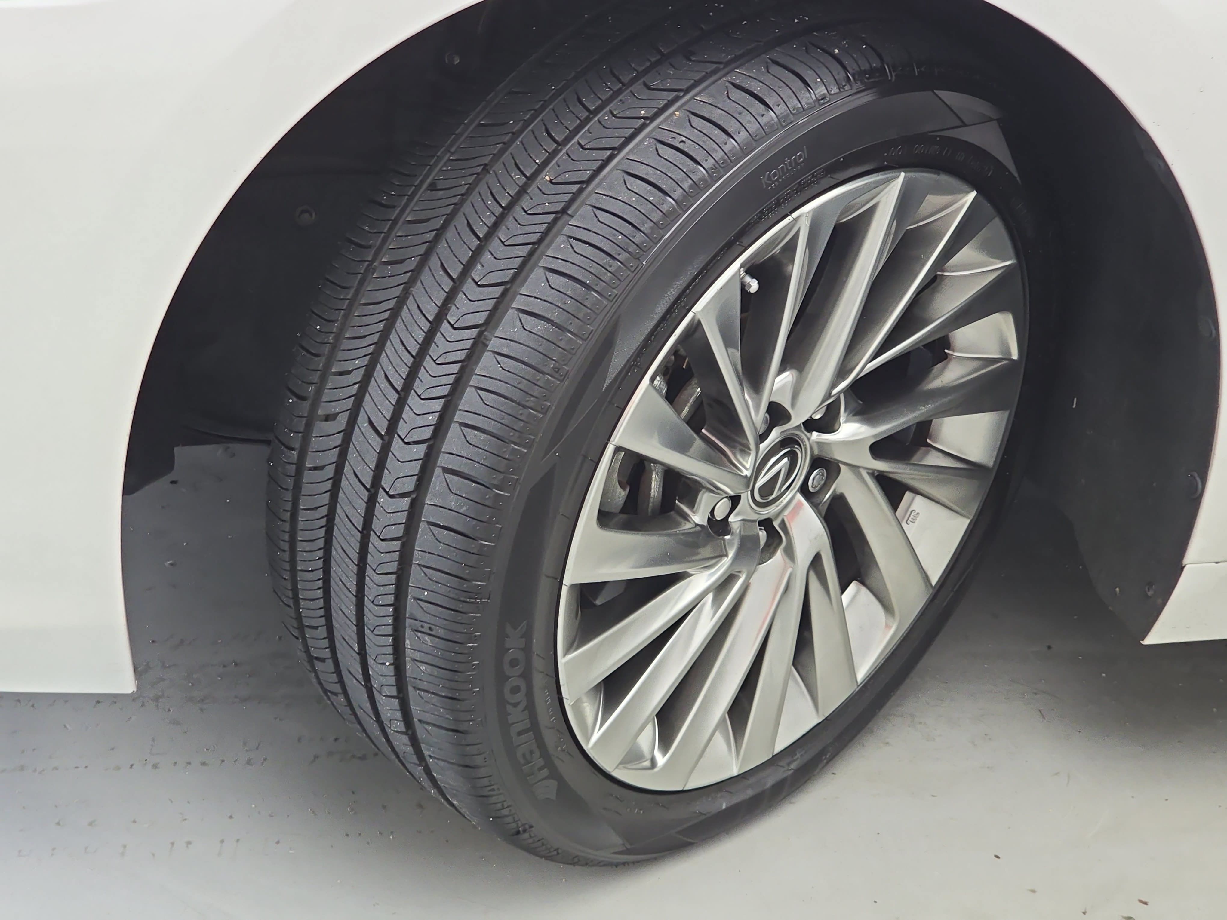 Used 2022 Lexus ES 350 Ultra Luxury w/ Accessory Package 2 FWD image 31