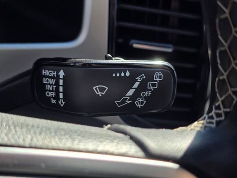 Used 2022 Volkswagen Atlas SE image 40