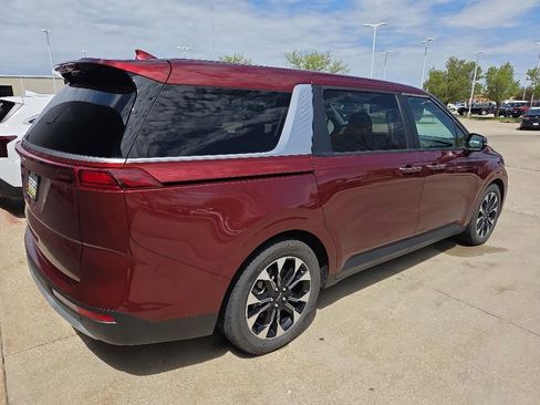 Used 2024 Kia Carnival EX FWD image 4