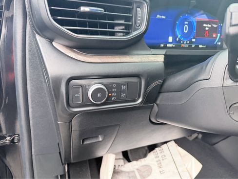 Used 2020 Ford Explorer Platinum w/ Premium Technology Package image 21