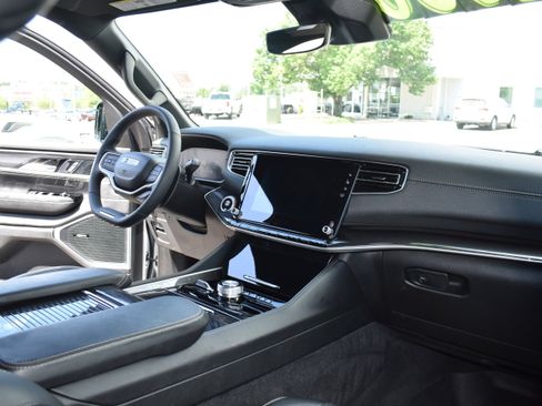 Used 2024 Jeep Wagoneer 4WD w/ Premium Group I image 35