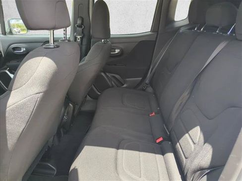 Used 2021 Jeep Renegade Latitude FWD image 15