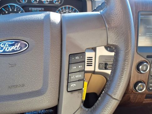 Used 2014 Ford F150 Lariat w/ Lariat Chrome Package image 21