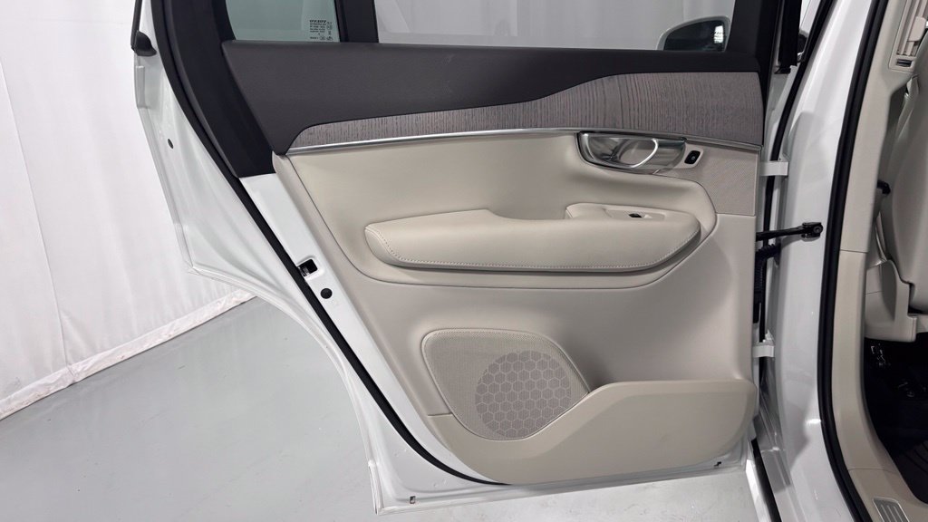 Certified 2025 Volvo XC90 T8 Plus w/ Protection Package Premier AWD/4WD image 23