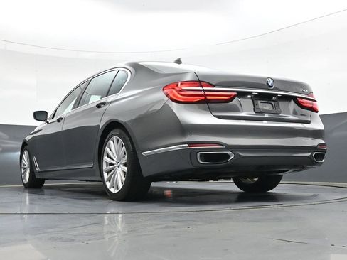 Used 2016 BMW 740i image 34