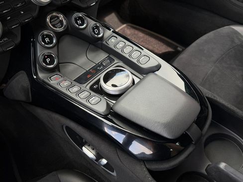 Used 2020 Aston Martin V8 Vantage Coupe RWD image 34
