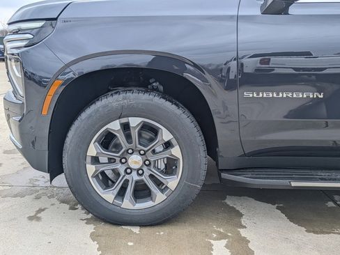 New 2026 Chevrolet Suburban LS image 10
