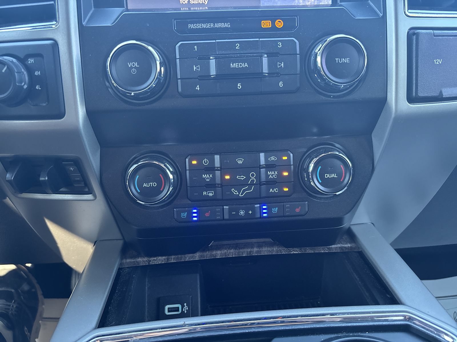 Used 2019 Ford F250 Lariat w/ Chrome Package AWD/4WD image 21