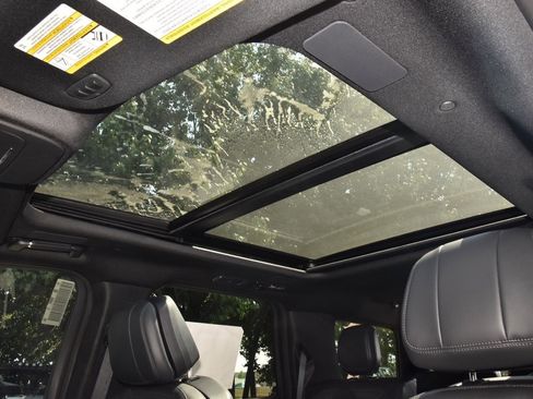 New 2025 Lincoln Navigator Reserve w/ Jet Appearance Package image 34