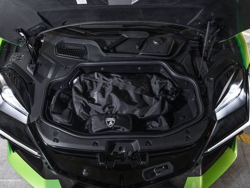 Used 2024 Lamborghini Revuelto image 4