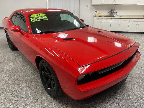Used 2014 Dodge Challenger R/T image 3