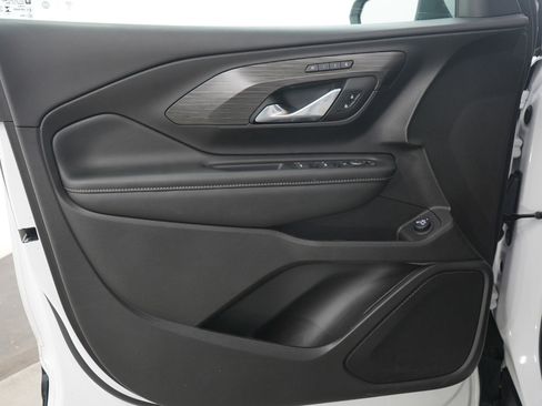 Used 2024 GMC Terrain SLT image 20