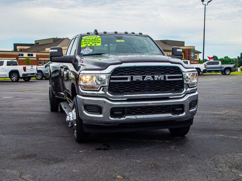 Used 2024 RAM 3500 Tradesman w/ Chrome Appearance Group AWD/4WD image 10