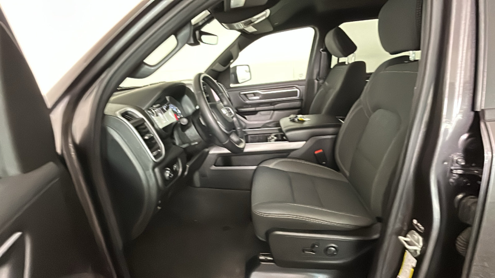 Used 2023 RAM 1500 Big Horn AWD/4WD image 14