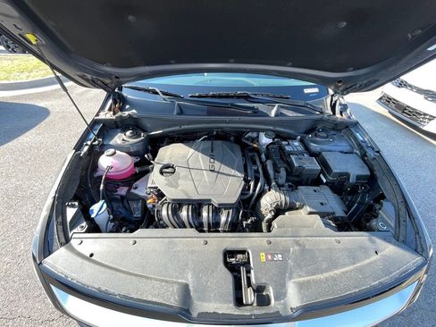 Used 2025 Kia Sportage EX w/ Premium Package image 29