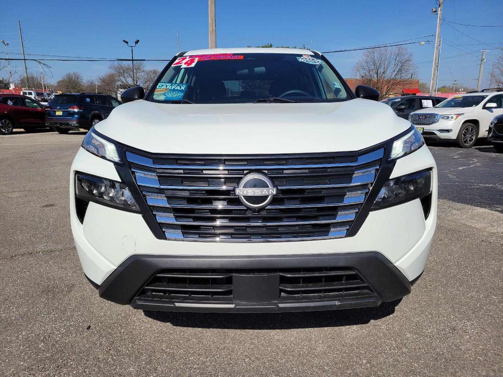 Used 2024 Nissan Rogue S AWD/4WD image 2