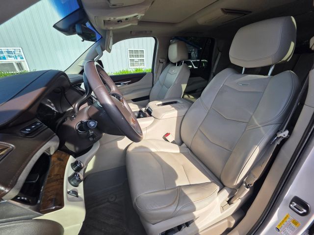 Used 2017 Cadillac Escalade Luxury AWD/4WD image 14