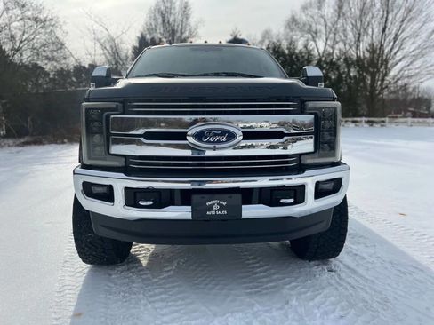 Used 2019 Ford F250 Lariat w/ Chrome Package image 2