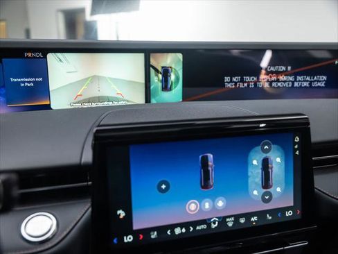 New 2026 Lincoln Nautilus Premier AWD/4WD image 26