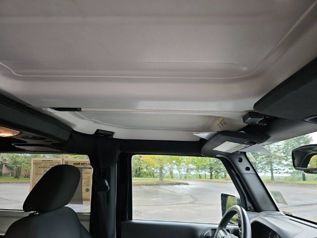 Used 2015 Jeep Wrangler Sport w/ Quick Order Package 24S AWD/4WD image 11