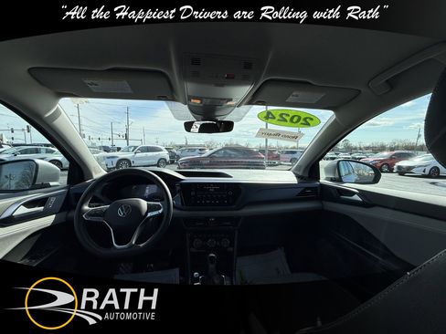 Used 2024 Volkswagen Taos SE image 19