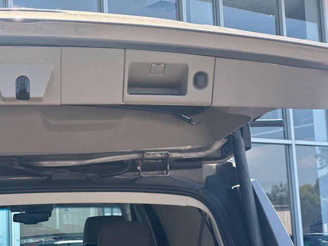 Used 2018 Chevrolet Suburban LT w/ Luxury Package AWD/4WD image 22