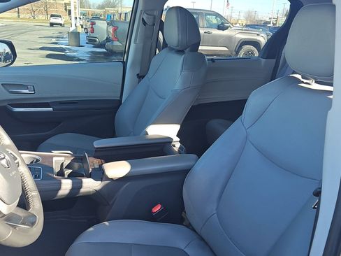 Used 2024 Toyota Sienna XLE w/ XLE Plus Package image 26