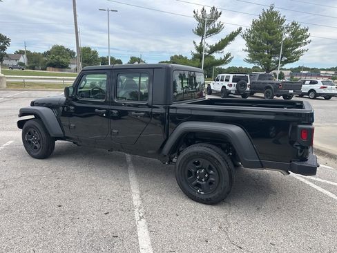 New 2025 Jeep Gladiator Sport image 19
